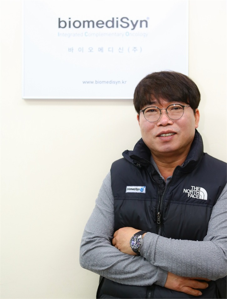 대표님_인터뷰사진_02.jpg